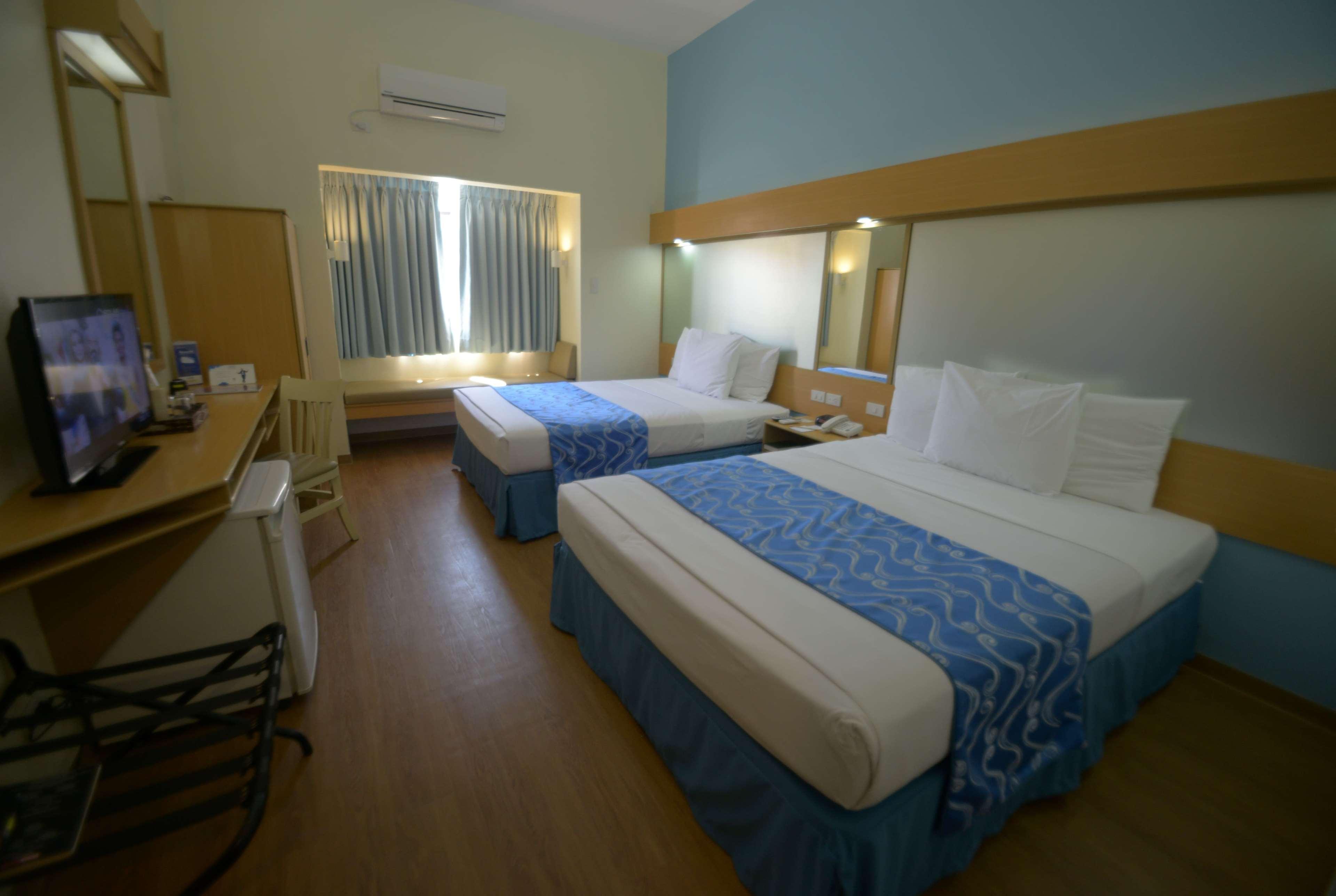 Microtel By Wyndham Davao City Kültér fotó