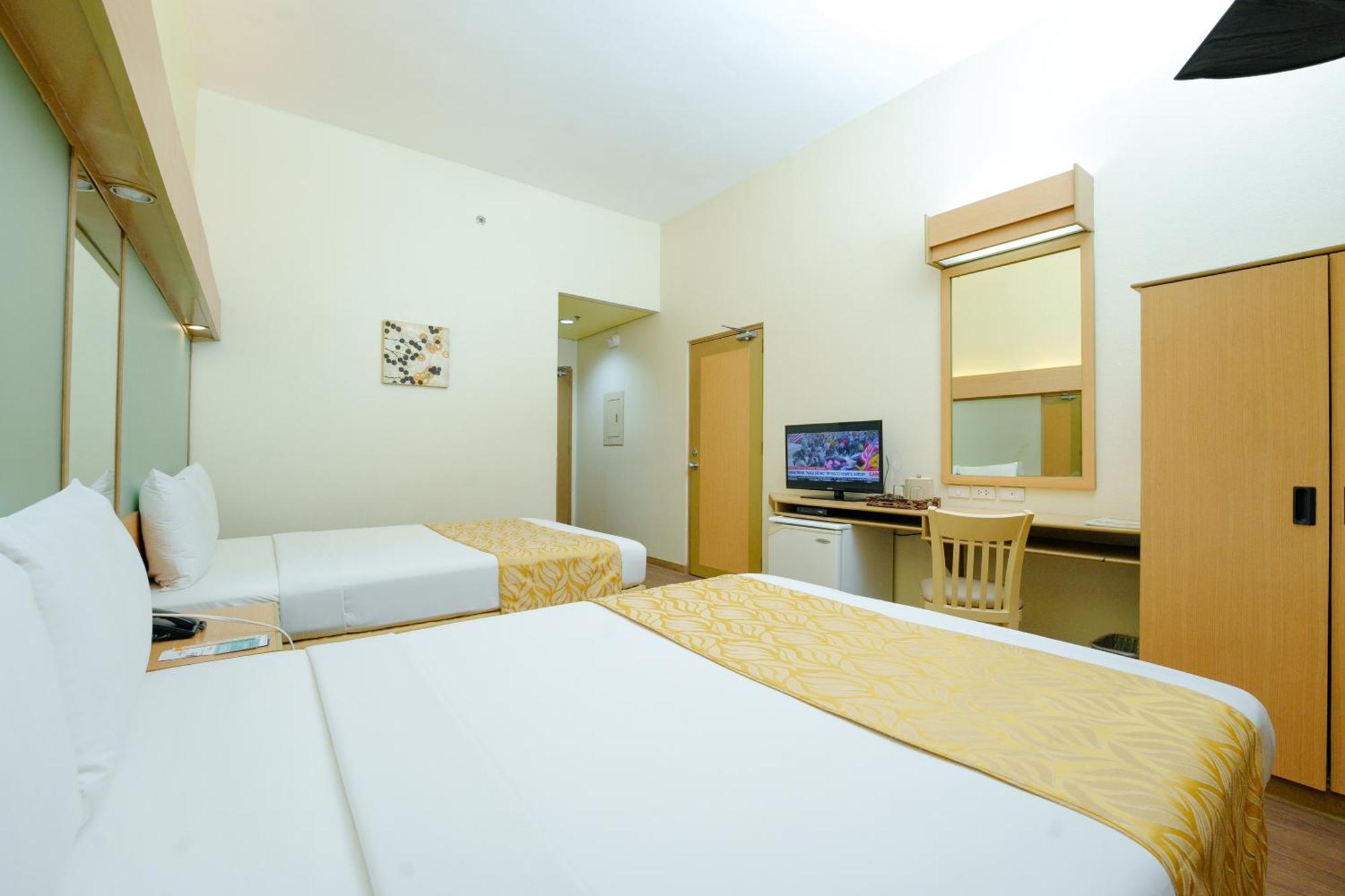 Microtel By Wyndham Davao City Kültér fotó