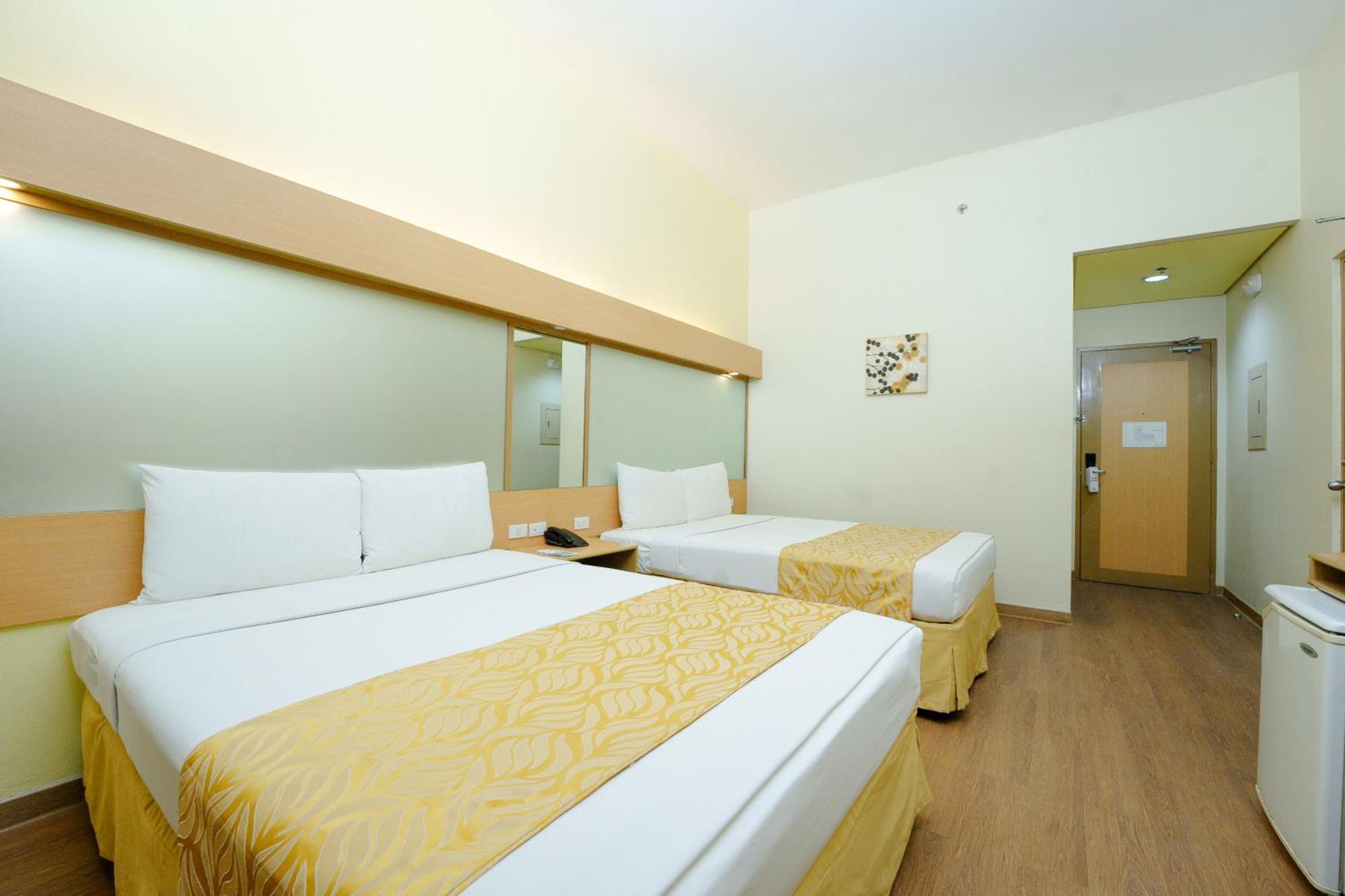 Microtel By Wyndham Davao City Kültér fotó