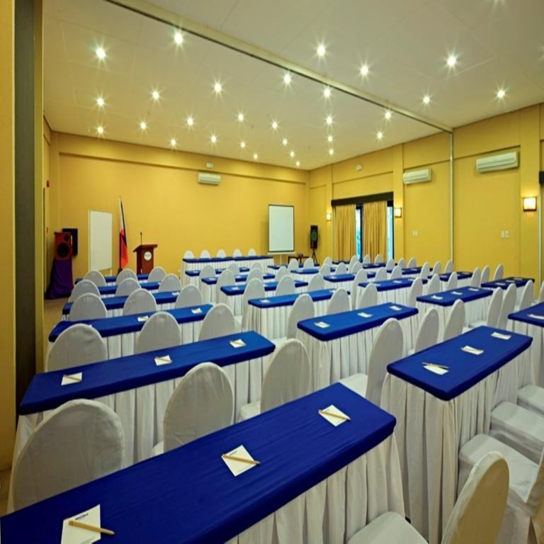 Microtel By Wyndham Davao City Kültér fotó