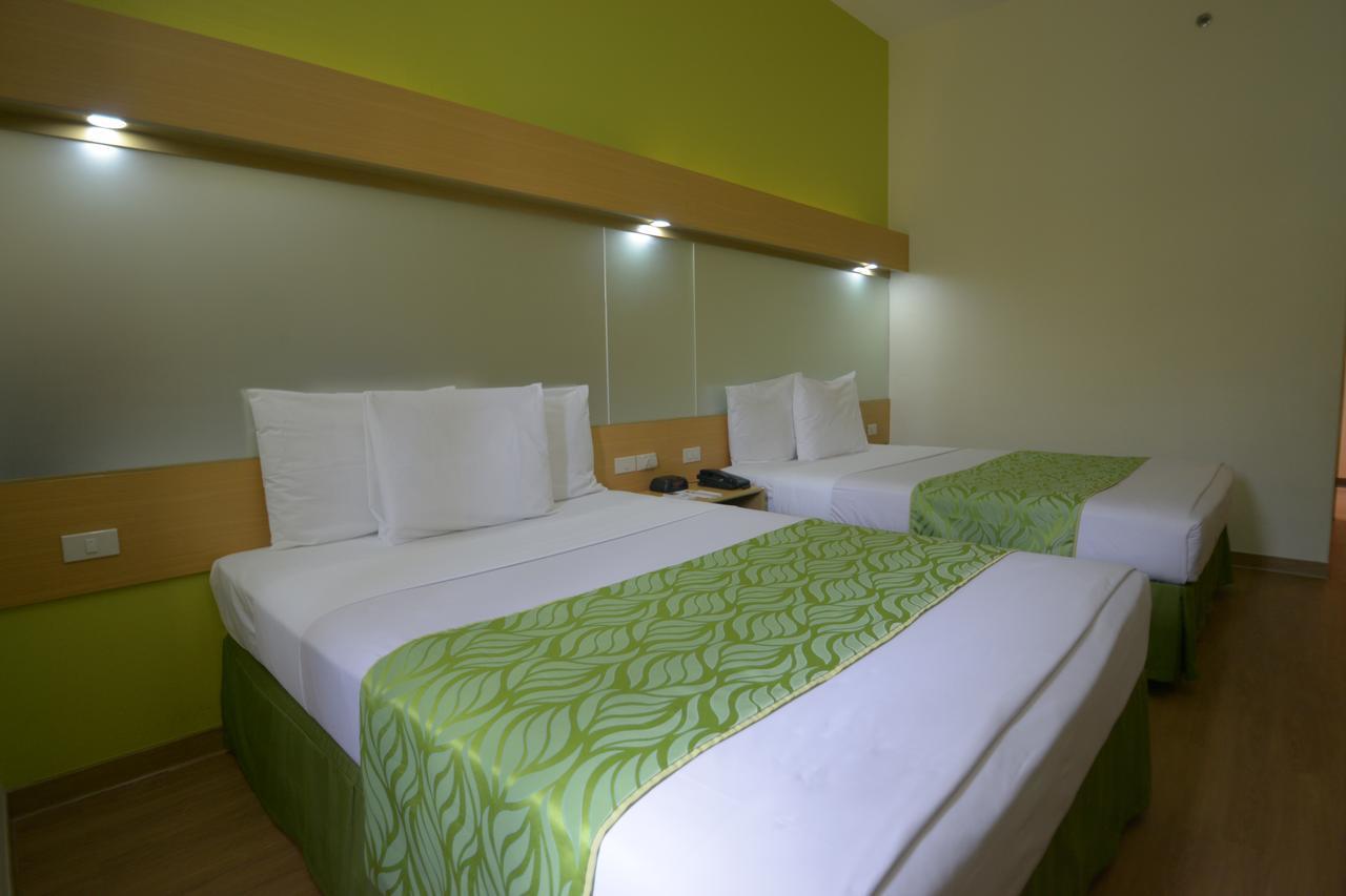 Microtel By Wyndham Davao City Kültér fotó