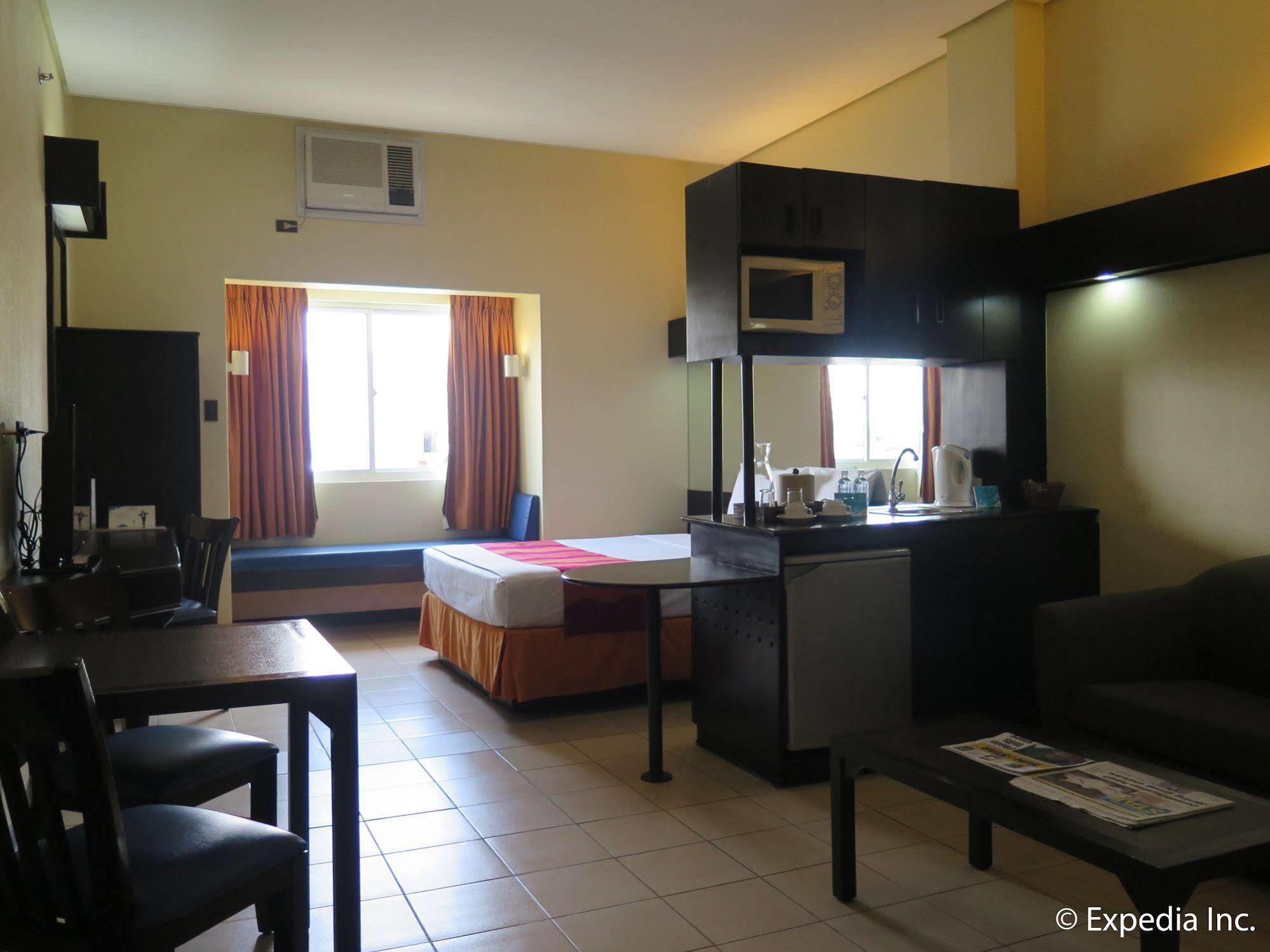 Microtel By Wyndham Davao City Kültér fotó