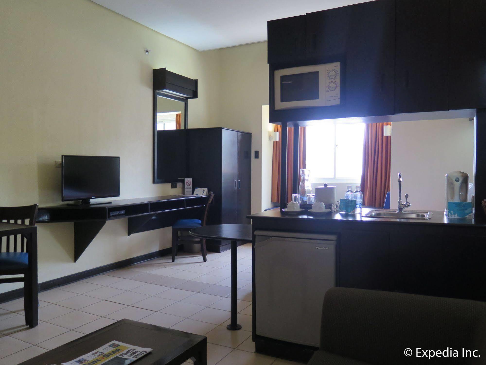 Microtel By Wyndham Davao City Kültér fotó